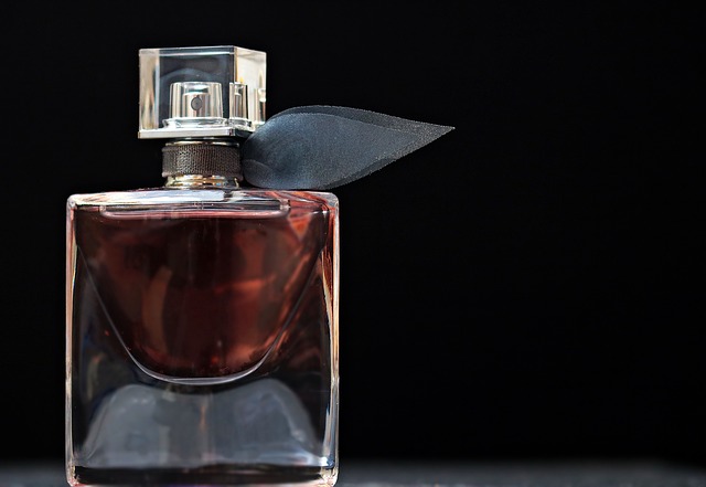 parfém v lahvičce.jpg